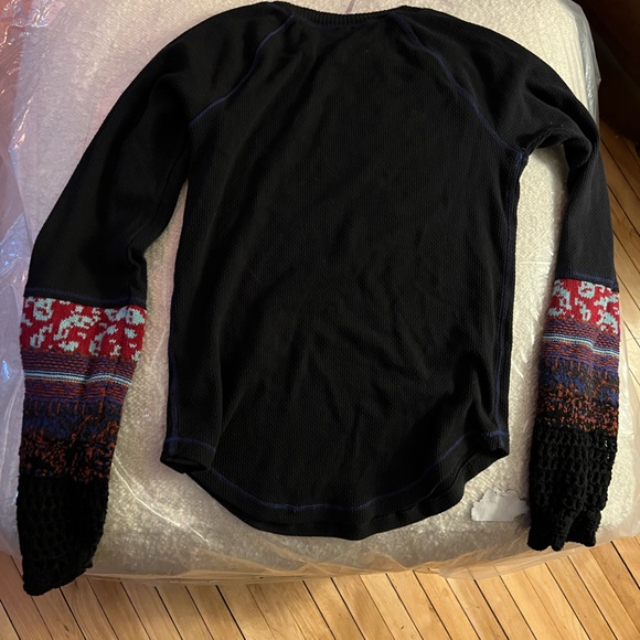 Free People In The Mix Cuff Top - Picture 2 of 3